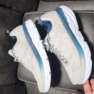 Hoka One  One